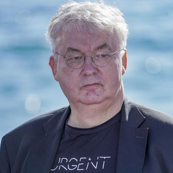 Dominique Besnehard lors du photocall de "Dix Pour Cent" dans le cadre de Canneseries saison 3 au Palais des Festivals à Cannes le 13 octobre 2020.

© Norbert Scannella / Panoramic / Bestimage