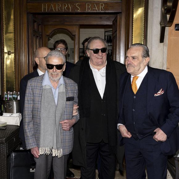 Une importante décision a été prise

Gérard Depardieu et le paparazzi Rino Barillari se réconcilient au "Harry's Bar" à Rome le 19 janvier 2026. C'est au même endroit, le 21 mai 2024 que les deux hommes se sont accrochés. Gérard Depardieu aurait frappé le photographe à trois reprises au visage car ce dernier avait bousculé la compagne de Gérard Depardieu pour faire une série de photos. Après cet incident, les plaintes ont fusé de toute part....mais les images montrent que les deux hommes ont trouvé un terrain d'entente.
Zuma Press / Bestimage