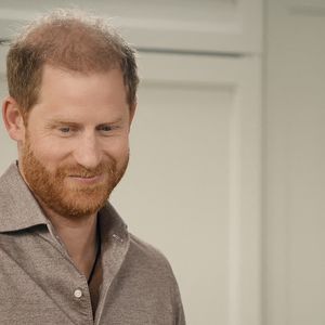 Le prince Harry fait une apparition surprise dans les dernières scènes de l'émission festive de Meghan Markle sur Netflix.
Crédit : JLPPA / Bestimage