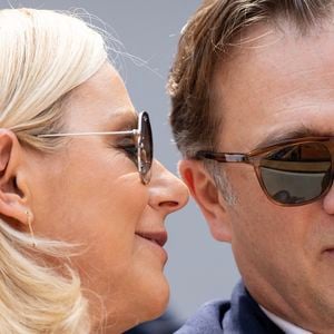 Renaud Capuçon et sa femme Laurence Ferrari en tribunes lors de la finale messieurs des Internationaux de France de Tennis de Roland Garros 2025 (jour 15), à Paris, France, le 8 juin 2025. © Cyril Moreau/Bestimage