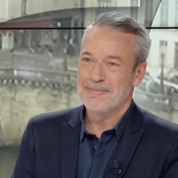 Le journaliste débauché de BFMTV va incarner un talk-show d'actualité du lundi au vendredi en deuxième partie de soirée et ainsi se révéler un peu plus. 

Extrait de l'émission "Première édition", sur BFMTV