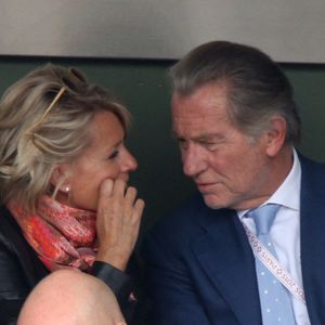 La présentatrice de télévision française Sophie Davant pose avec William Leymergie en regardant un match pendant les Internationaux de France de Tennis à Roland-Garros à Paris, France, le 26 mai 2015. Photo by ABACAPRESS.COM