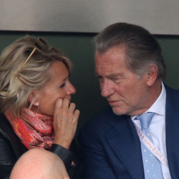 La présentatrice de télévision française Sophie Davant pose avec William Leymergie en regardant un match pendant les Internationaux de France de Tennis à Roland-Garros à Paris, France, le 26 mai 2015. Photo by ABACAPRESS.COM
