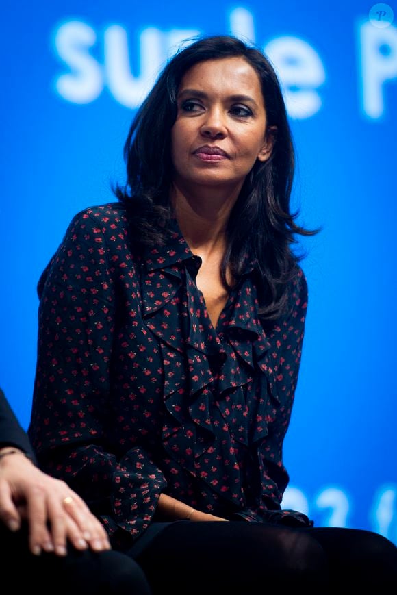 Elle estime qu’un couple repose avant tout sur des valeurs et un projet de vie communs, mais qu’il faut dès le départ se battre pour rester ensemble. 

Karine Le Marchand (marraine de la CNDP (Commission nationale du débat public) et animatrice de lémission "L'amour est dans le pré") au 57ème salon International de l'Agriculture au parc des expositions de la porte de Versailles à Paris, France, le 23 février 2020. © Jean-Baptiste Autissier/Panoramic/Bestimage