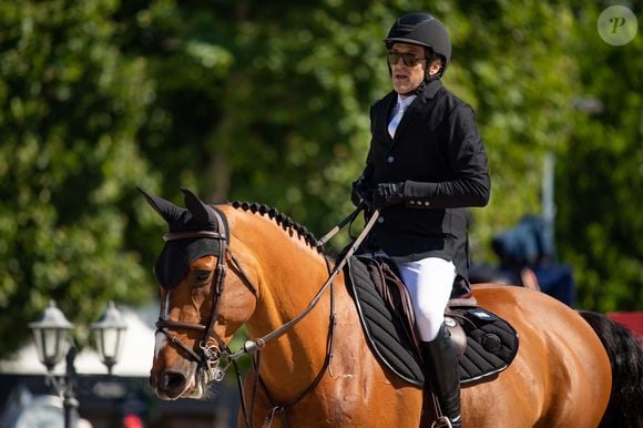 Guillaume Canet sur James Bond du Bec lors du prix Geberit lors de la 9ème édition du "Longines Paris Eiffel Jumping" au Champ de Mars à Paris, France, le 24 juin 2023. © 
Perusseau-Veeren/Bestimage