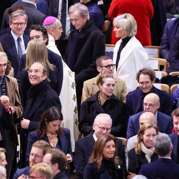 Xavier Niel, Carole Bouquet, John Elkann, Michèle Alliot-Marie - Cérémonie de réouverture de la cathédrale Notre-Dame de Paris, le 7 décembre 2024. Joyau de l’art gothique, lieu de culte et de culture, symbole universel de la France et de son histoire, la cathédrale de Notre-Dame de Paris rouvre ses portes les 7 et 8 décembre, cinq ans après le terrible incendie qui l’avait ravagée le 15 avril 2019. 
© Dominique Jacovides / Bestimage