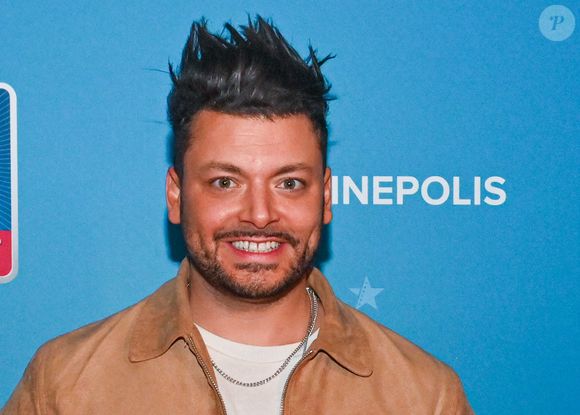 Businessman avisé, il n'en reste pas moins un comique qui sait ne pas se prendre au sérieux...

Kev Adams lors de l'avant-première du nouveau film Maison de Retraite 2 à Imagibraine, Braine l'Alleud, Belgique le 20 février 2024. Photo by Andrieu Frederic/Agenge Peps/Content Curation/ABACAPRESS.COM