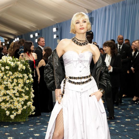 Angèle sur le tapis rouge du gala du Met 2025, le lundi 5 mai 2025 à New York. 

Photo : BFA.com / Backgrid USA / Bestimage
