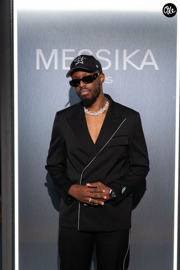 Dadju au photocall pour la soirée de lancement du Second Opus de la collection Haute Joaillerie Midnight Sun de la maison Messika à l'Hôtel de Crillon le 26 juin 2024. © Messika via Bestimage