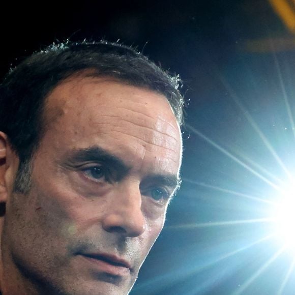 Anthony Delon - Pour la séance de clôture de la 16ème édition du Festival Lumière de Lyon, un hommage tout particulier a été rendu à l'acteur Alain Delon en projetant "Plein Soleil" de René Clément. Pour l'occasion Vincent Lindon a prononcé un discours en présence de Anthony Delon, qui, sous le coup de l'émotion, a fondu en larmes pendant l'évocation de son père. C'est la première fois, depuis sa disparition, qu'un hommage était rendu en public à Alain Delon,  au Halle Tony Garnier, à Lyon, France, le 20 octobre 2024. © Dominique Jacovides/Bestimage