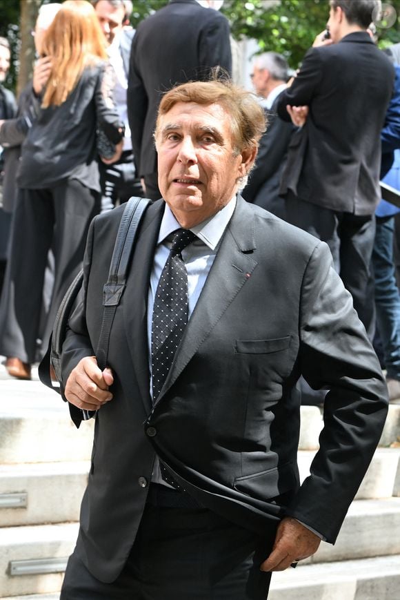 Jean-Pierre Foucault - Sorties des obsèques de Nonce Paolini en l'église Saint-Honoré-d'Eylau, 66 bis, avenue Raymond-Poincaré à Paris, France, le 23 juillet 2024.
Agence / Bestimage