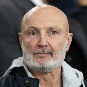 Frank Lebœuf - Célébrités dans les tribunes du match de Ligue des Champions entre le PSG contre le Bayern de Munich (1-2) au Parc des Princes à Paris le 4 novembre 2025. © Cyril Moreau/Bestimage
