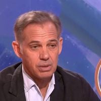 Une situation pas banale : Paul Belmondo est le voisin de palier de son fils, la raison est stratégique