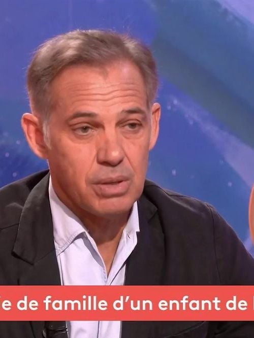 Une situation pas banale : Paul Belmondo est le voisin de palier de son fils, la raison est stratégique
