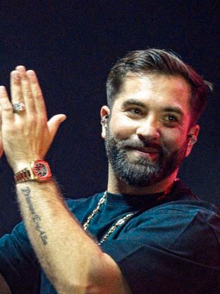 La 1ère sortie de Kendji après la naissance de son fils ne passe pas inaperçue