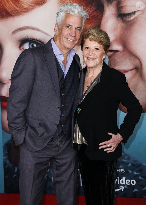 Steve Bakunas, Linda Lavin à la première du film "Being The Ricardos" à Los Angeles, le 6 décembre 2021.