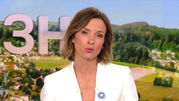 La nouvelle est tombée quelques heures plus tôt ! Isabelle Ithurburu présente son premier JT du 13H dans un contexte particulier