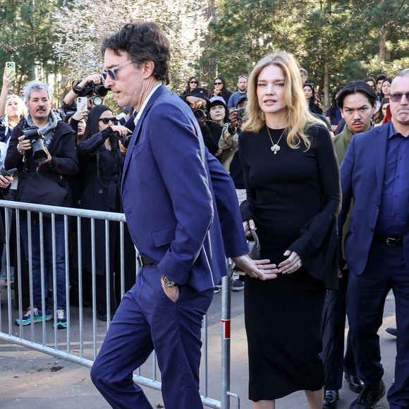 Antoine Arnault et sa femme Natalia Vodianova aux arrivées au défilé Stella McCartney Collection Femme Prêt-à-Porter Automne/Hiver 2026-2027 lors de la Fashion Week de Paris (PFW) au Grand Manège Jean Caucanas, à Paris, France, le 4 mars 2026. © Denis Guignebourg/Bestimage