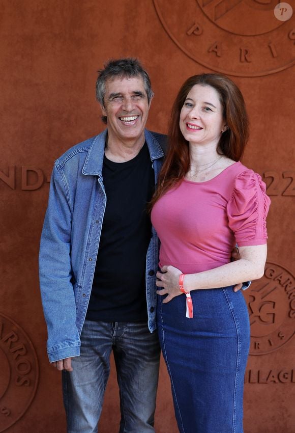 Julien Clerc avec sa femme Hélène Grémillon au village (jour 14) lors des Internationaux de France de Tennis de Roland Garros 2022 à Paris, France, le 4 juin 2022. © Dominique Jacovides/Bestimage