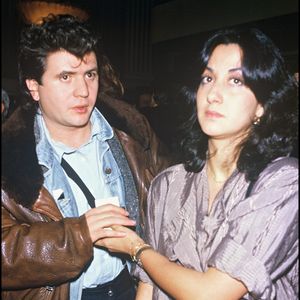 Rares sont les fois où le couple posait pour les photographes.

Daniel Balavaoine et sa compagne Corinne le 19 décembre 1984. Photo de Bestimage