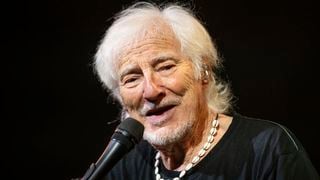 Hugues Aufray, 97 ans, pas au meilleur de sa forme : le chanteur contraint de revoir ses plans