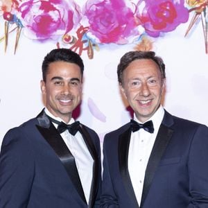 Stéphane Bern et son compagnon Yori Bailleres lors du Bal de la Rose au Sporting Club de Monaco en faveur de la Fondation Princesse Grace.
© Cyril Moreau / Pool Monaco / Bestimage