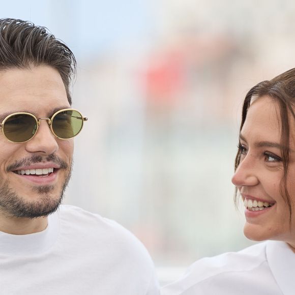 François Civil et Adèle Exarchopoulos - Photocall du film "L'Amour Ouf" (Beating Hearts / Compétition) lors du 77ème Festival International du Film de Cannes. © Moreau / Jacovides / Bestimage