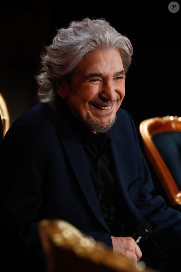 Exclusif - Serge Lama lors de l'enregistrement de l'émission "Serge Lama, le dernier rappel" présentée par F. Bollaert, diffusée le vendredi 21 novembre 2025 sur France 3 à 21h10, au théâtre Marigny à Paris, France, le 29 avril 2025. © Clovis-Moreau/Bestimage