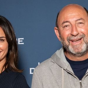 L'acteur français Kad Merad et son épouse, l'actrice française Julia Vignali, assistent à la séance photo de la première parisienne du film « Les Héros du Louvre » au cinéma L'Arlequin, le 1er septembre 2026 à Paris, en France. Photo : Alexis Jumeau/ABACAPRESS.COM