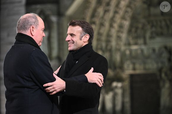 Pendant ce week-end bien chargé, le président français et son épouse vont ainsi avoir l'honneur de déguster de succulents mets lors d'un diner d'État organisé au sein de la salle du Trône du Palais princier.  

Prince Albert II de Monaco et Emmanuel Macron à Notre-Dame le 7 décembre 2024 © Eliot Blondet/Pool/Bestimage