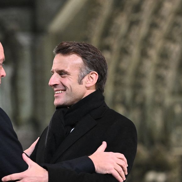 Pendant ce week-end bien chargé, le président français et son épouse vont ainsi avoir l'honneur de déguster de succulents mets lors d'un diner d'État organisé au sein de la salle du Trône du Palais princier.  

Prince Albert II de Monaco et Emmanuel Macron à Notre-Dame le 7 décembre 2024 © Eliot Blondet/Pool/Bestimage