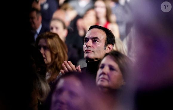 "Je pense d'ailleurs que ça n'intéresse plus personne, assure-t-il. Puisque l'on approche de la date fatidique [l'anniversaire de la mort d'Alain Delon, le 18 août 2024], je pense qu'il faut maintenant rester silencieux."

Exclusif - Anthony Delon lors de la soirée hommage Ciné-concert symphonique "Alain Delon, le dernier Samouraï" au Palais des congrès à Paris le 8 novembre 2024 le jour de son anniversaire. © Jacovides / Moreau / Bestimage