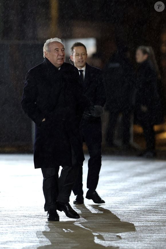 François Bayrou évoquait une grande ferme située dans le centre-ville de Bordères, estimée à 450 000 euros
François Bayrou - Arrivées à la cérémonie de réouverture de la cathédrale Notre-Dame de Paris, le 7 décembre 2024. Joyau de l’art gothique, lieu de culte et de culture, symbole universel de la France et de son histoire, la cathédrale de Notre-Dame de Paris rouvre ses portes les 7 et 8 décembre, cinq ans après le terrible incendie qui l’avait ravagée le 15 avril 2019. 
© Agence / Bestimage