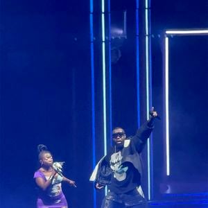 Gims, récemment mis en examen, fait une apparition surprise au concert de Theodora au Zénith de Paris le 29 mars 2026.
© Assia Mokhbi / Bestimage