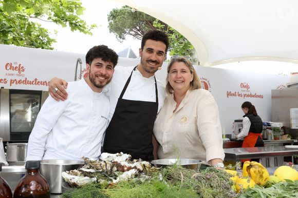 Concrètement, elle attend de son poulain qu'il "l'épaule sur les missions de R&D" et qu'il agisse "comme [son] double dans le développement du groupe Maisons Le Quellec".
Les Chefs à Saint-Tropez fêtent les producteurs - Démonstration culinaire avec La Cheffe Stéphanie Le Quellec - La Scène - Paris et Les Candidats Quentin Maufrais et Jorick Dorignac - TopChef 2024, le 6 mai 2024, place des Lices à Saint-Tropez. © Jean-Marc Lhomer/Bestimage