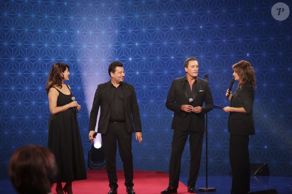 Exclusif - Caterina Murino, Laurent Gerra, Dany Brillant, Faustine Bollaert, pour les surprises lors de l'enregistrement de l'émission "La Boîte à secrets", présentée par F.Bollaert et diffusée le 10 octobre 2025 sur France 3, dans les studios du Lendit à Saint-Denis, Seine Saint-Denis, France, le 22 septembre 2025. © Jack Tribeca/Bestimage