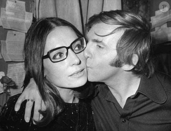 Nana Mouskouri après l'un de ses concerts à l'Olympia de Paris, en 1978.  ©
Keystone USA Collection / Bestimage