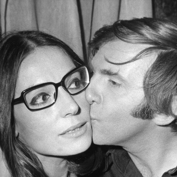 Nana Mouskouri après l'un de ses concerts à l'Olympia de Paris, en 1978.  ©
Keystone USA Collection / Bestimage