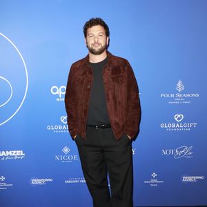 César est entré en 5e l'an passé et semble bien vivre cette nouvelle étape de sa scolarité.

Claudio Capéo - Photocall du Global Gift Gala Paris à l'hôtel Four Seasons George V à Paris le 8 novembre 2025. © Marc Ausset-Lacroix/Bestimage