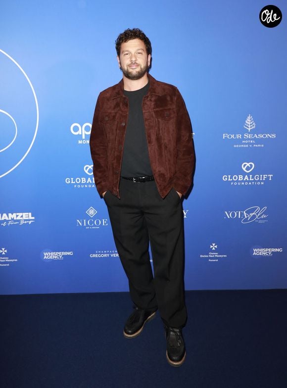 César est entré en 5e l'an passé et semble bien vivre cette nouvelle étape de sa scolarité.

Claudio Capéo - Photocall du Global Gift Gala Paris à l'hôtel Four Seasons George V à Paris le 8 novembre 2025. © Marc Ausset-Lacroix/Bestimage