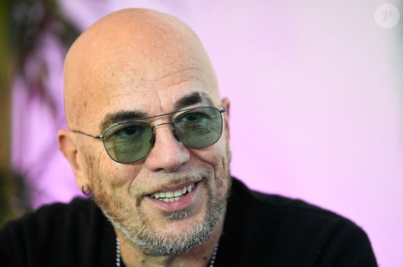 L'artiste précise dans la foulée qu'il n'y a pas de tournée avec son prochain album. 

Le chanteur Pascal Obispo le 19 septembre 2019 - Photo by Tesson/ANDBZ/ABACAPRESS.COM