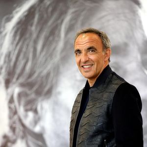 Nikos Aliagas - Vernissage de l'exposition "Les grands âges", photographies de Nikos Aliagas au musée de l'Homme à Paris le 7 avril 2026. © Dominique Jacovides/Bestimage