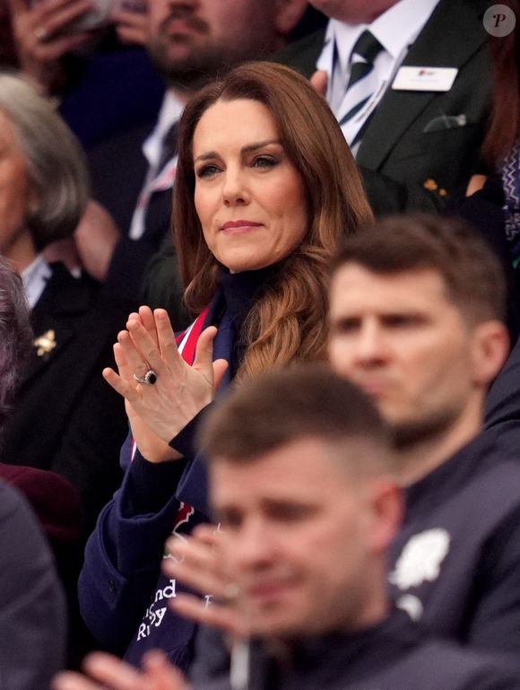 Malheureusement, son équipe a perdu

La princesse de Galles dans les tribunes avant le match des Six Nations Guinness au stade Allianz de Twickenham, à Londres. Date de la photo : samedi 21 février 2026. ... Angleterre v Irlande - Guinness Men's Six Nations - Allianz Stadium Twickenham ... 21-02-2026 ... Paris ... UK ... Le crédit photo doit être lu comme suit : Adam Davy/PA Wire. Numéro de référence unique : 83562911 ... Le crédit photo doit être lu comme suit : Adam Davy/PA Wire. RESTRICTIONS : Utilisation soumise à des restrictions. Utilisation éditoriale uniquement, pas d'utilisation commerciale sans l'accord préalable du détenteur des droits.