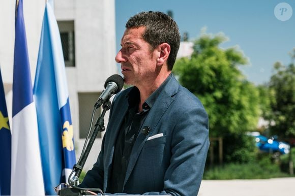 Alors que les enfants Delon étaient invités à l'inauguration du parvis Alain Delon au coeur du Campus Georges Méliès de Cannes, c'est Liv Delon la fille cadette d'Anthony qui est venue en présence du maire de la ville, David Lisnard, à Cannes, France, le 22 mai 2026. © Sam Delpech/Bestimage