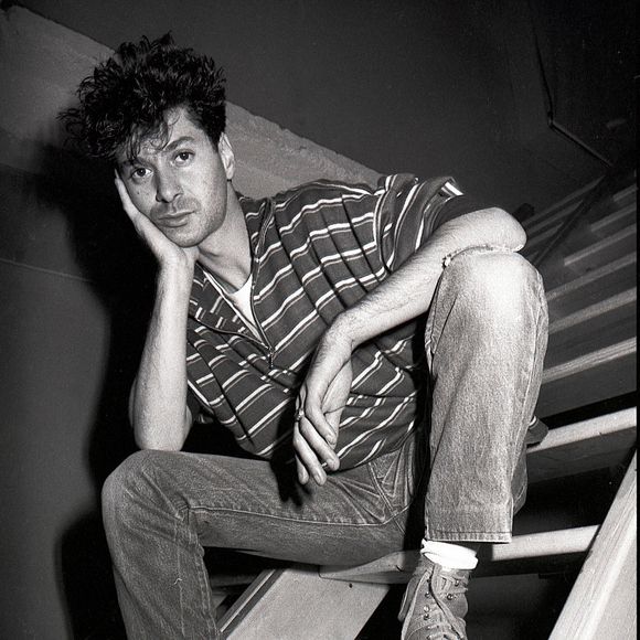 Jeune chanteur, il a un jour convié Elli Medeiros à chanter à Rennes.

Le chanteur et musicien français Etienne Daho a ses débuts. France. 1986. Le chanteur et musicien français Etienne Daho dans sa jeunesse. © MARC CHARUEL/ABACAPRESS.COM