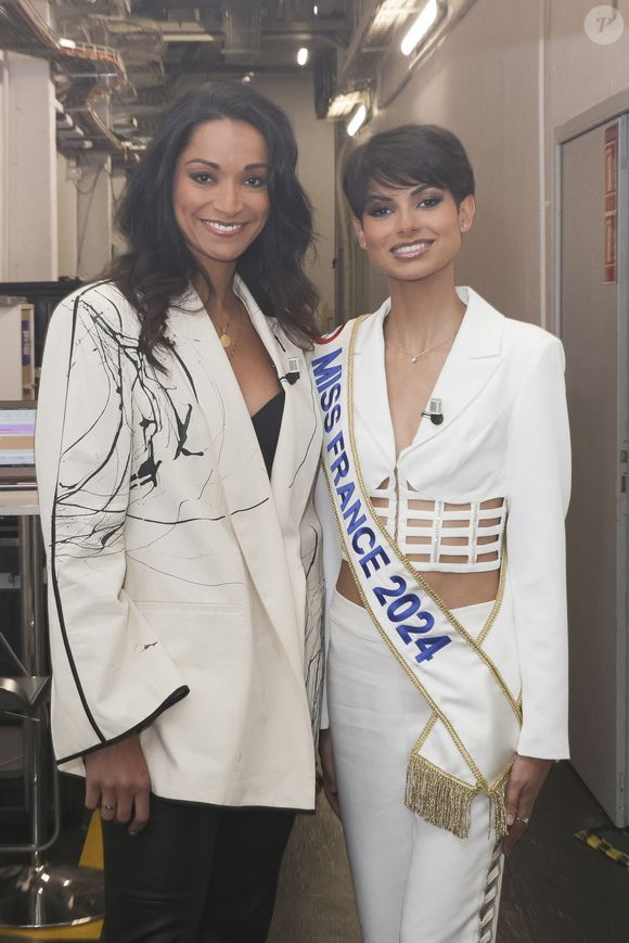 Cindy Fabre regardera peut-être l'élection depuis son domicile 

Cindy Fabre, Eve Gilles (Miss France 2024) - Backstage de l'émission TPMP (Touche Pas à Mon Poste) présentée en direct par C.Hanouna et diffusée sur C8 le 19 décembre 2023. © © Jack Tribeca / Bestimage