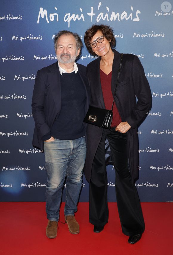 Denis Olivennes et sa compagne Inès de La Fressange -Avant-première du film "Moi qui t'aimais" au Publicis Cinémas à Paris à Paris le 25 septembre 2025. c Coadic Guirec/Bestimage