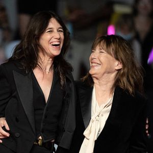 Charlotte Gainsbourg et Jane Birkin assistent à la projection du film « Jane par Charlotte » lors du 74e Festival de Cannes, le 7 juillet 2021 à Cannes, en France.Photo de David Niviere/ABACAPRESS.COM