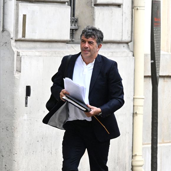 Exclusif - Stéphane Plaza arrive à la Maison de la Chimie à Paris avec ses avocats pour donner une conférence de presse le 5 juin 2025.
©Agence / Bestimage