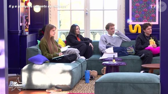 Les membres du Top 3 devront relever des défis imposés par les professeurs en chant, danse ou théâtre, en plus d’une battle de chant.

Les élèves de la "Star Academy" ont passé les évaluations devant leurs professeurs.  Photo par TF1